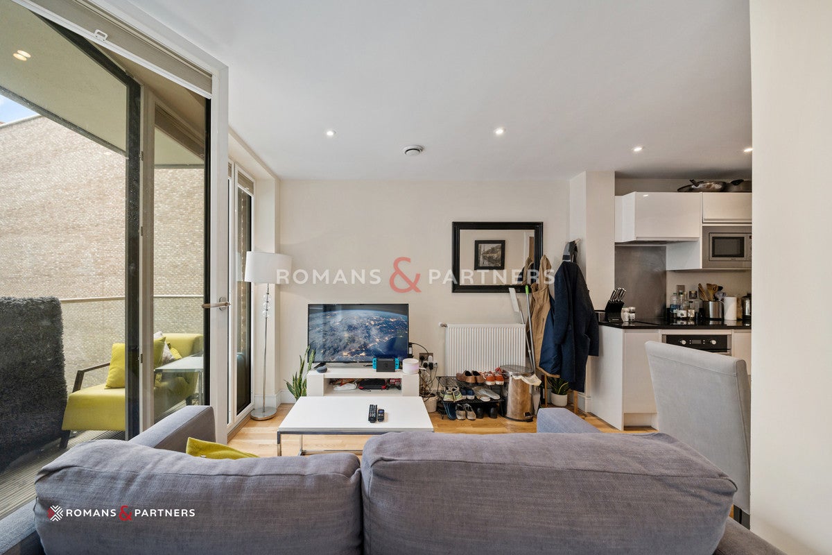 Flat Burdett Road in Greater London