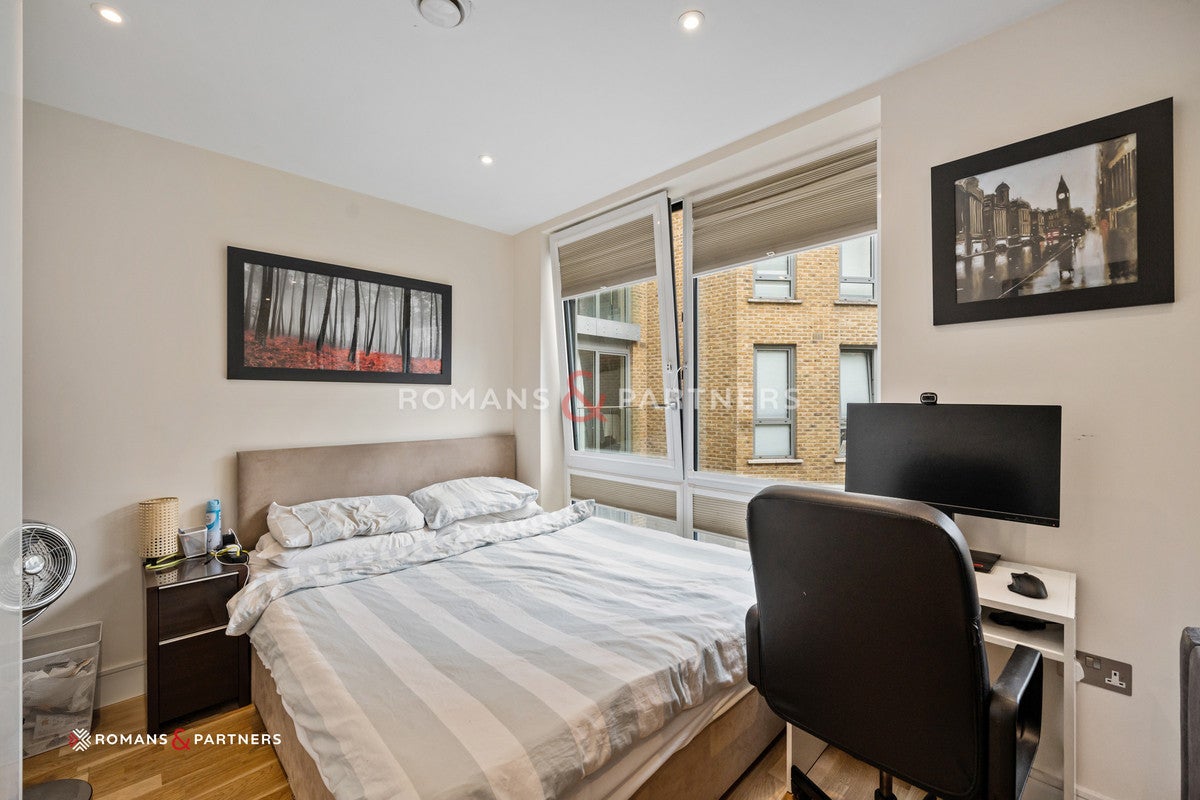Flat Burdett Road in Greater London