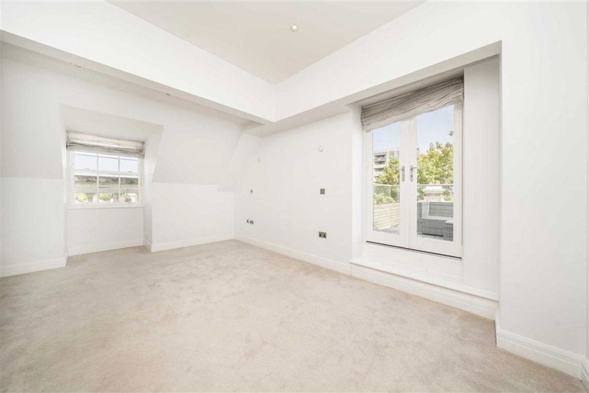 Flat Spring Grove in Greater London