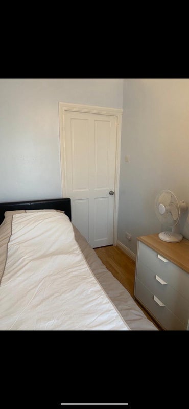 Room Powder Mill Lane in Greater London