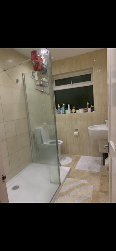 Room Powder Mill Lane in Greater London
