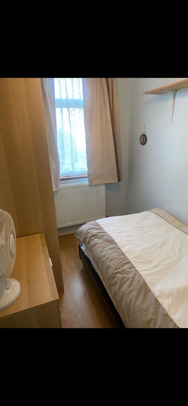 Room Powder Mill Lane in Greater London