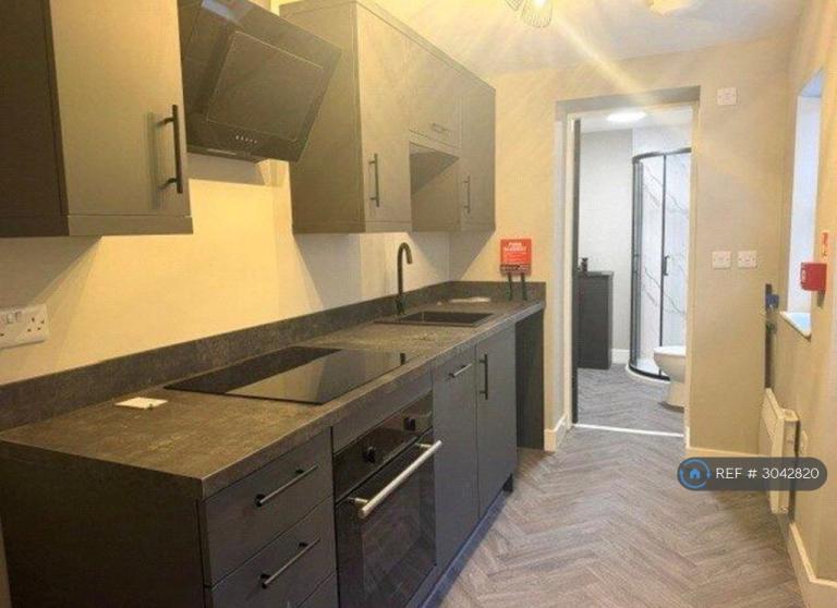Flat Alma Square in Scarborough
