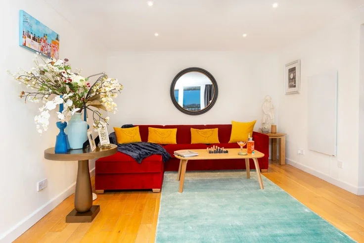 Flat Fernshaw Road in Greater London