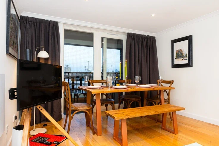 Flat Fernshaw Road in Greater London