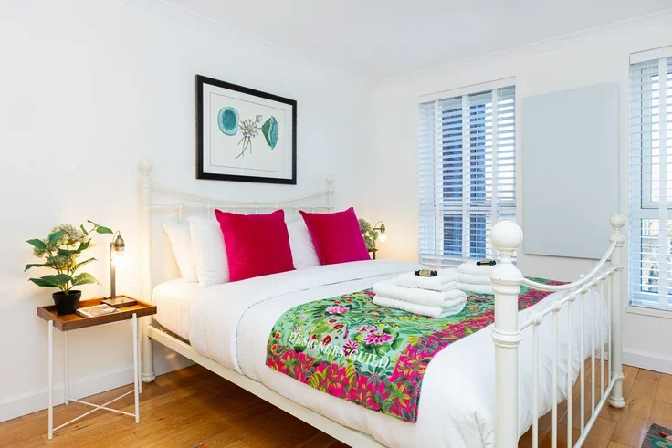 Flat Fernshaw Road in Greater London