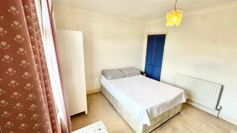 Room Stroud Road in Greater London