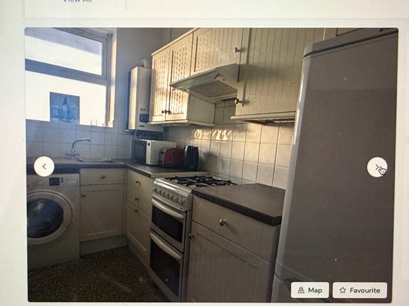 Flat Cathnor Road in Greater London