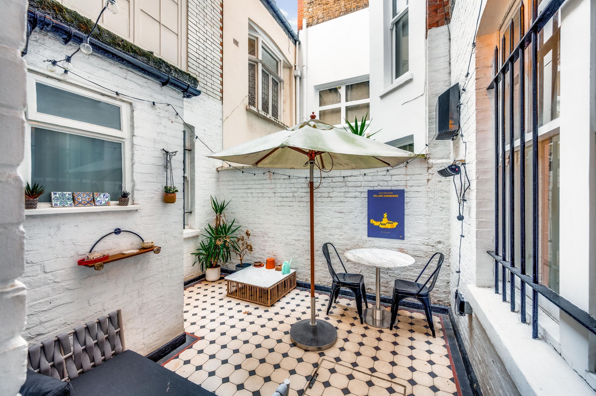 Flat Palace Court in City of Westminster