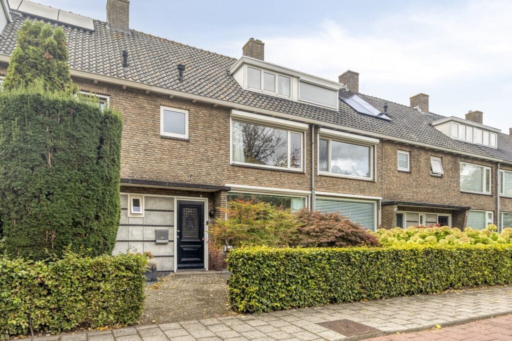 Huis Burgemeester Smeelelaan 94 in Waalwijk