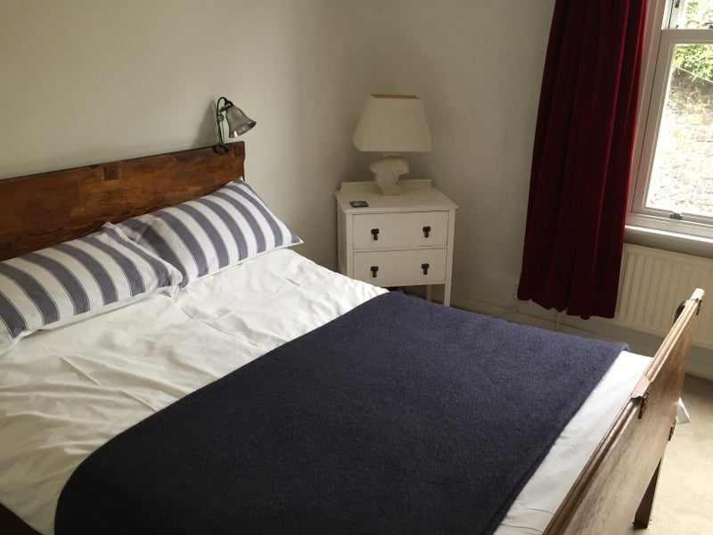 Room Roydene Road in Greater London