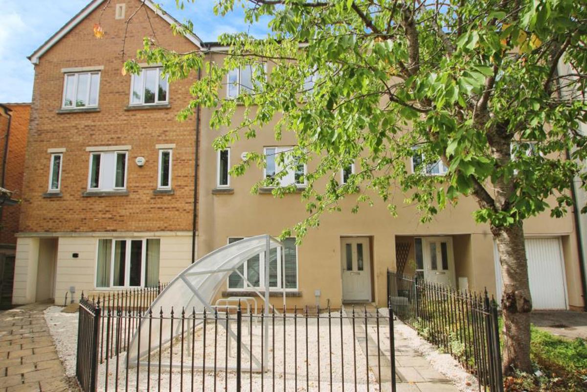 House Jekyll Close in Stoke Gifford