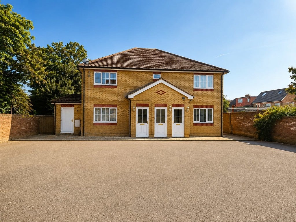 Flat Cippenham Lane in Slough
