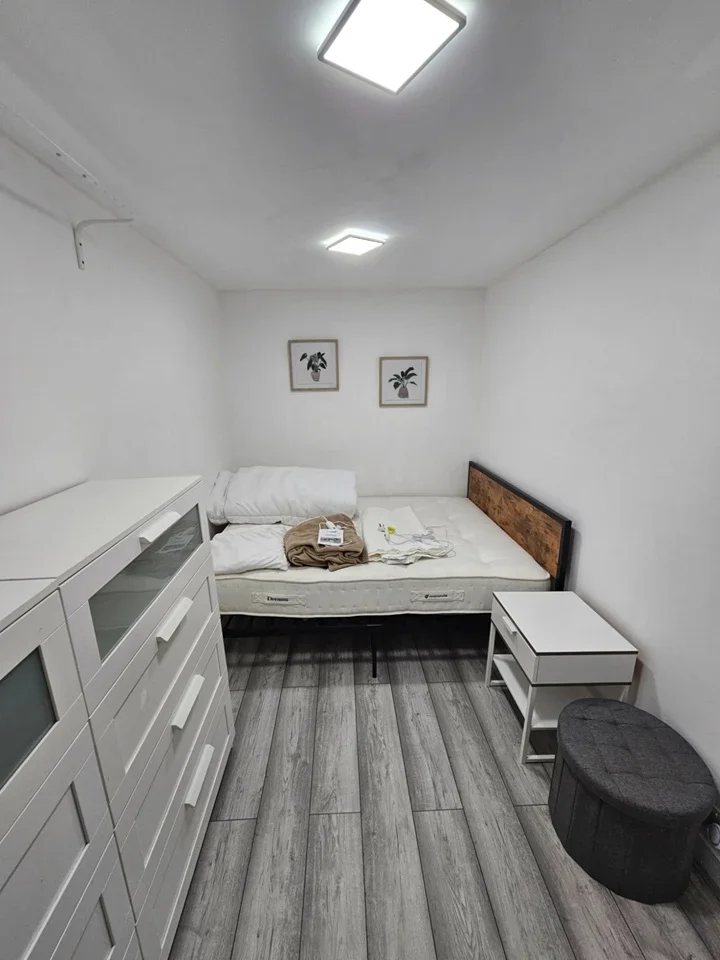 Flat Deans Lane in Greater London