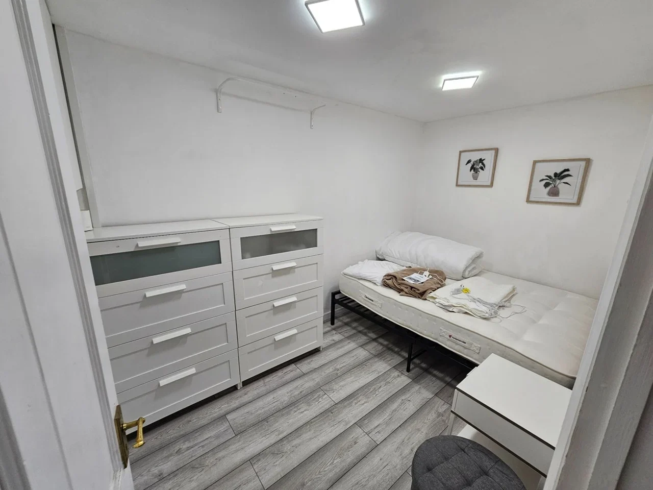 Flat Deans Lane in Greater London