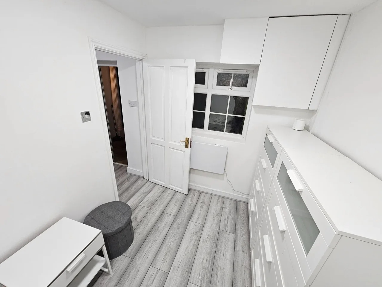 Flat Deans Lane in Greater London