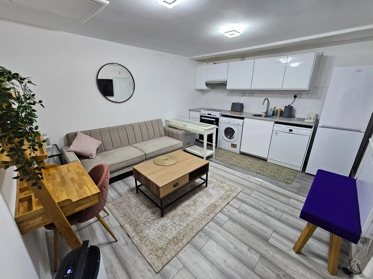 Flat Deans Lane in Greater London