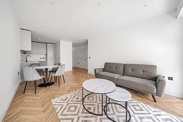 Flat Wheatfield Way in Greater London