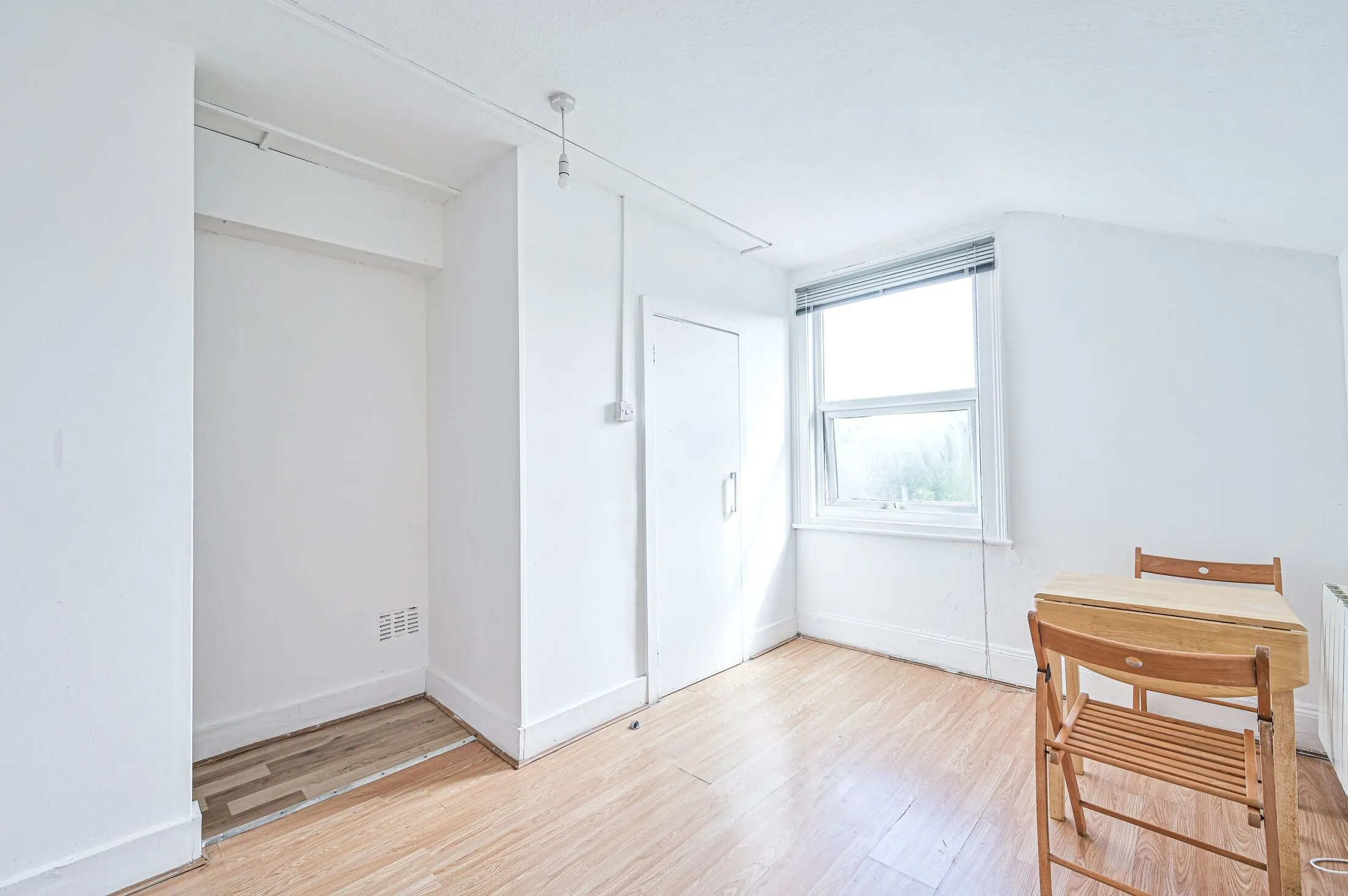 Flat Dyne Road in Greater London