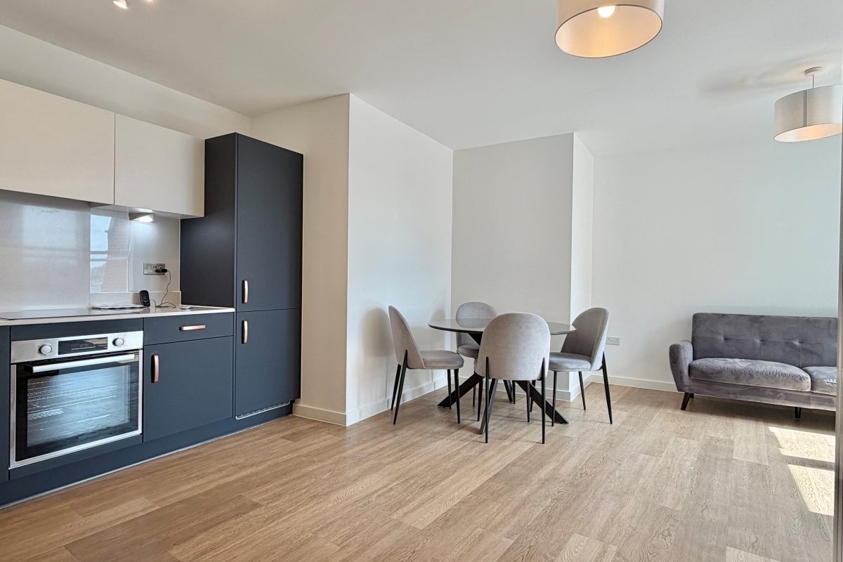 Flat Falkers Court in Waverley