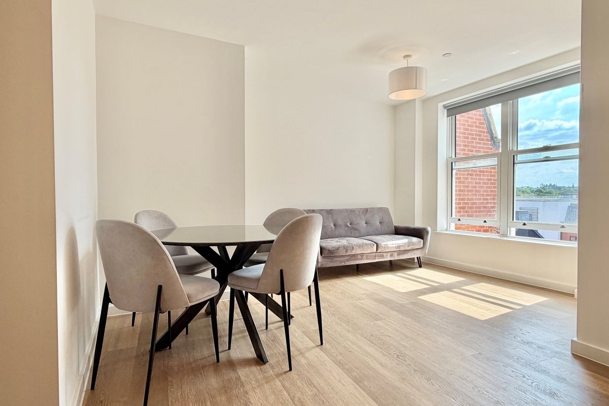 Flat Falkers Court in Waverley