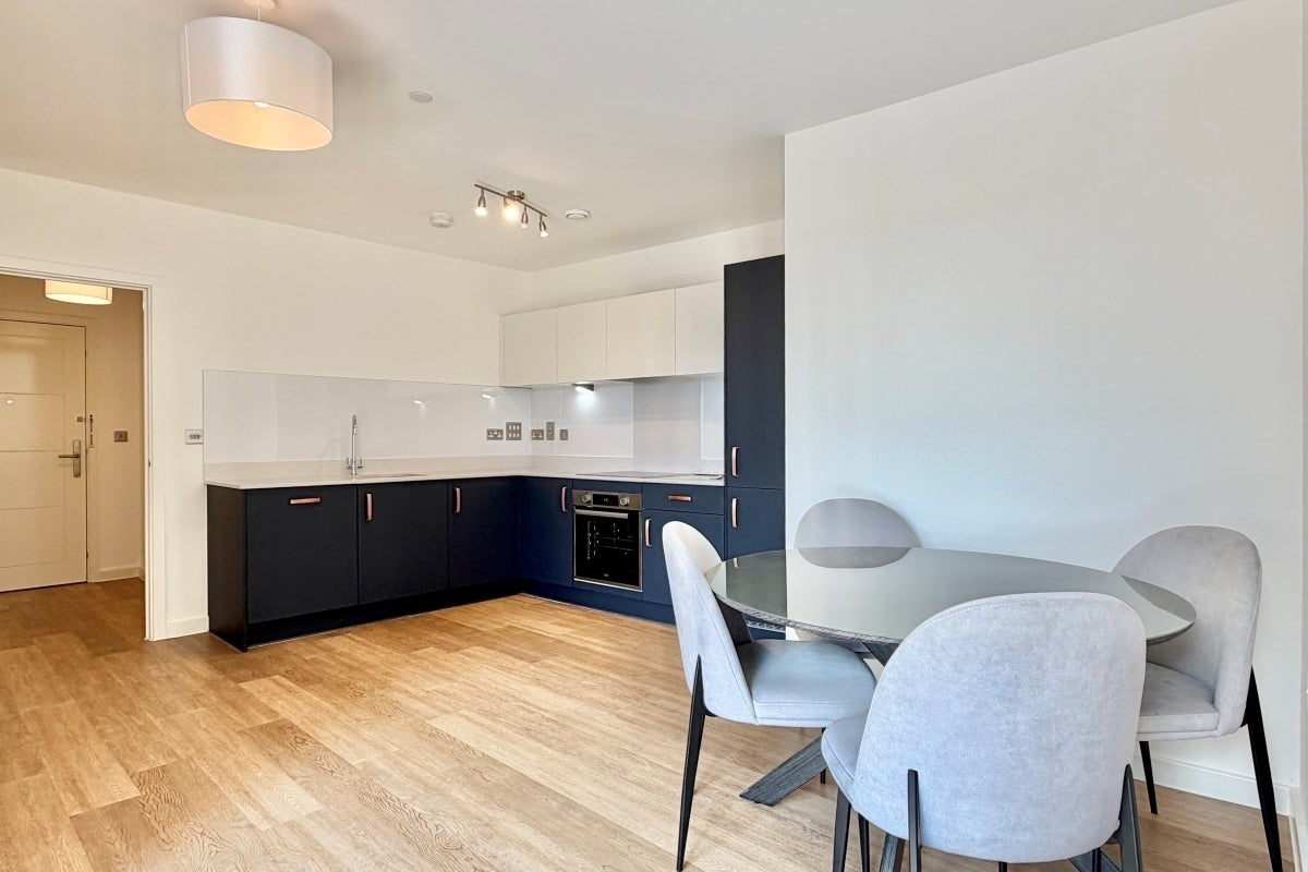 Flat Falkers Court in Waverley