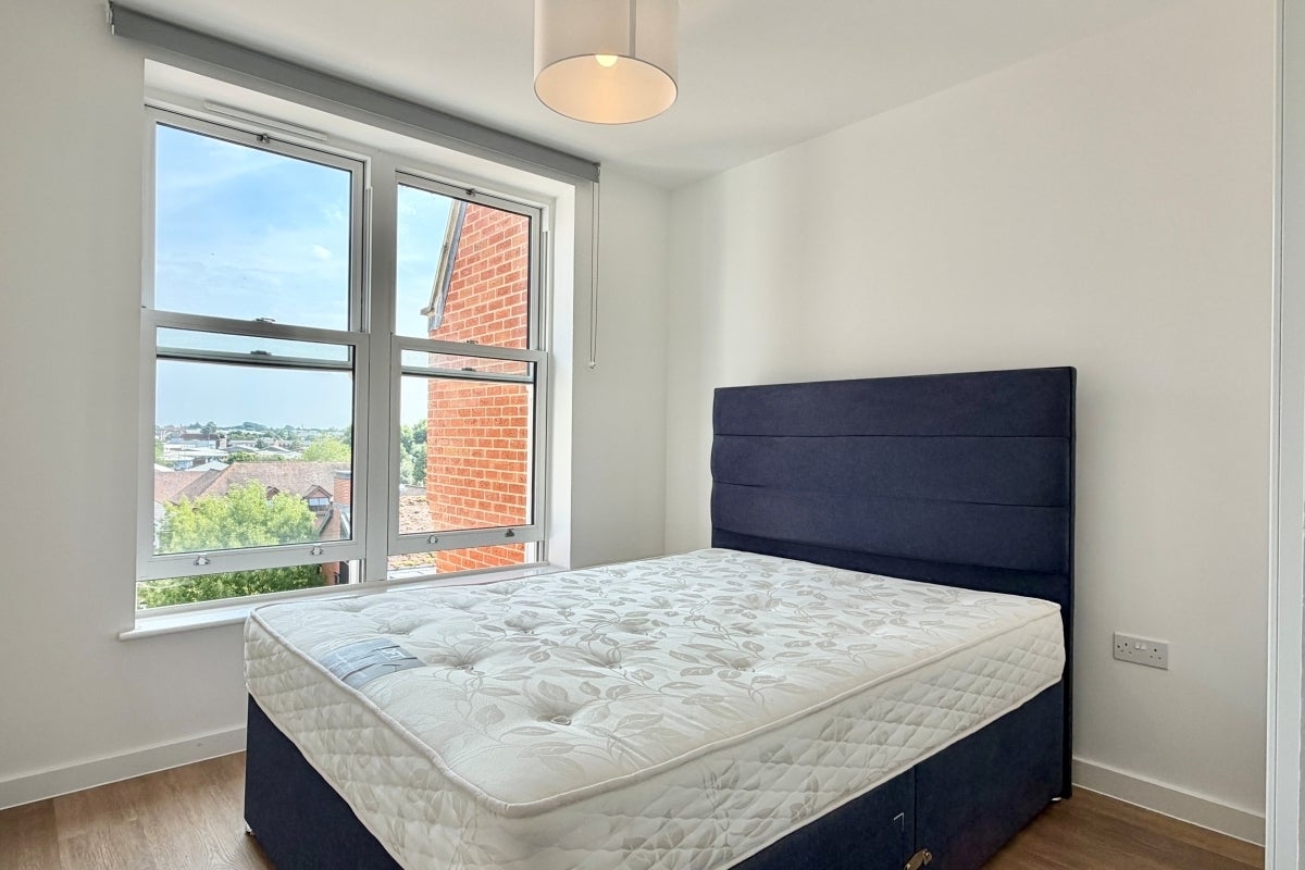 Flat Falkers Court in Waverley