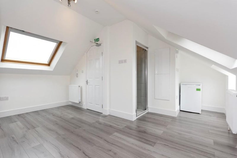 Room Langdale Road in Greater London