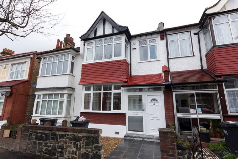 Room Langdale Road in Greater London