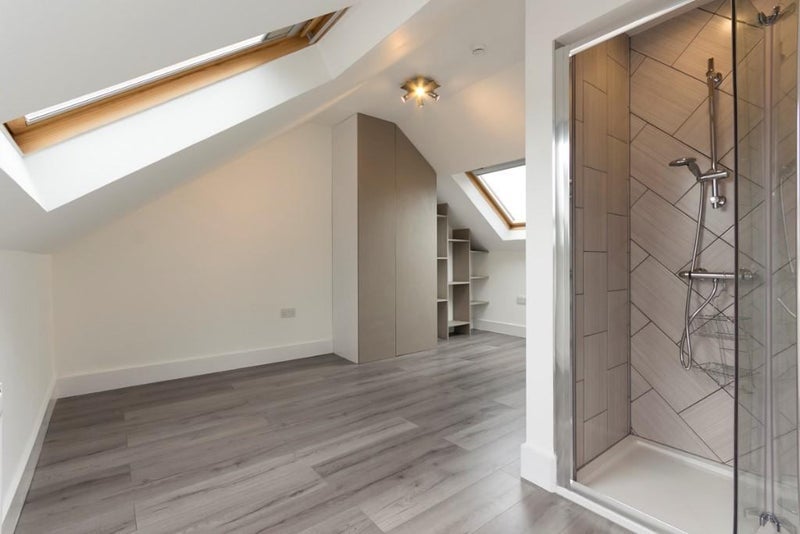Room Langdale Road in Greater London