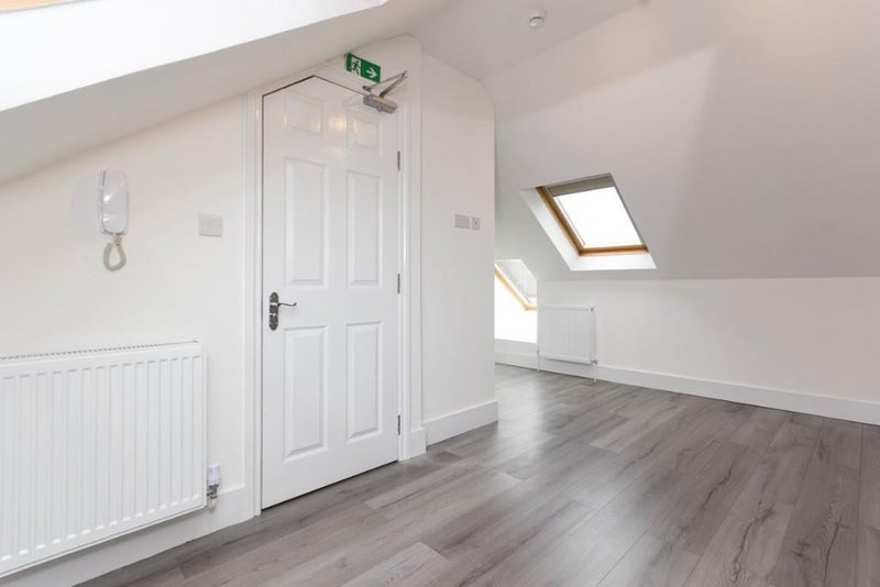 Room Langdale Road in Greater London