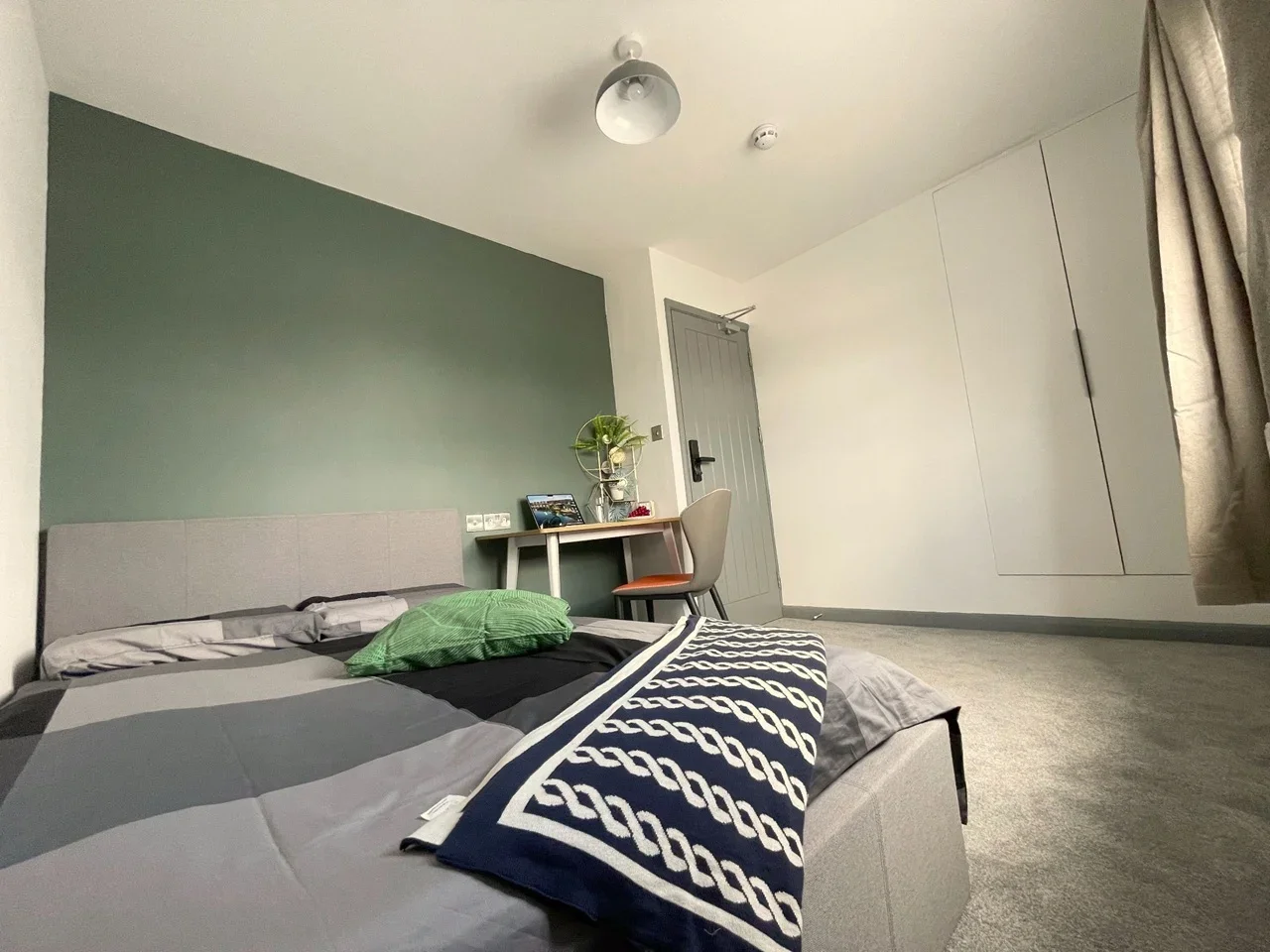 Room Stafford Road in Greater London