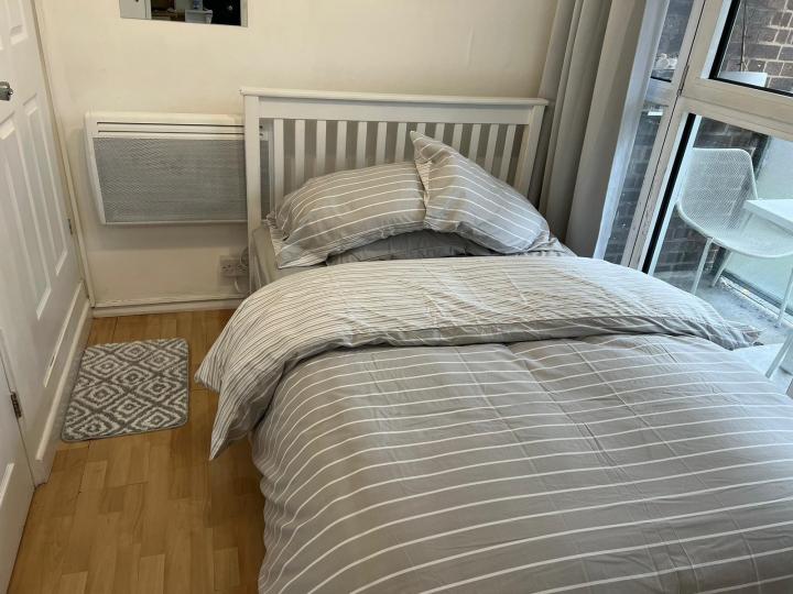 Flat Glengarnock Avenue in Greater London