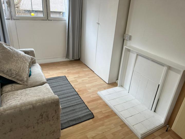 Flat Glengarnock Avenue in Greater London
