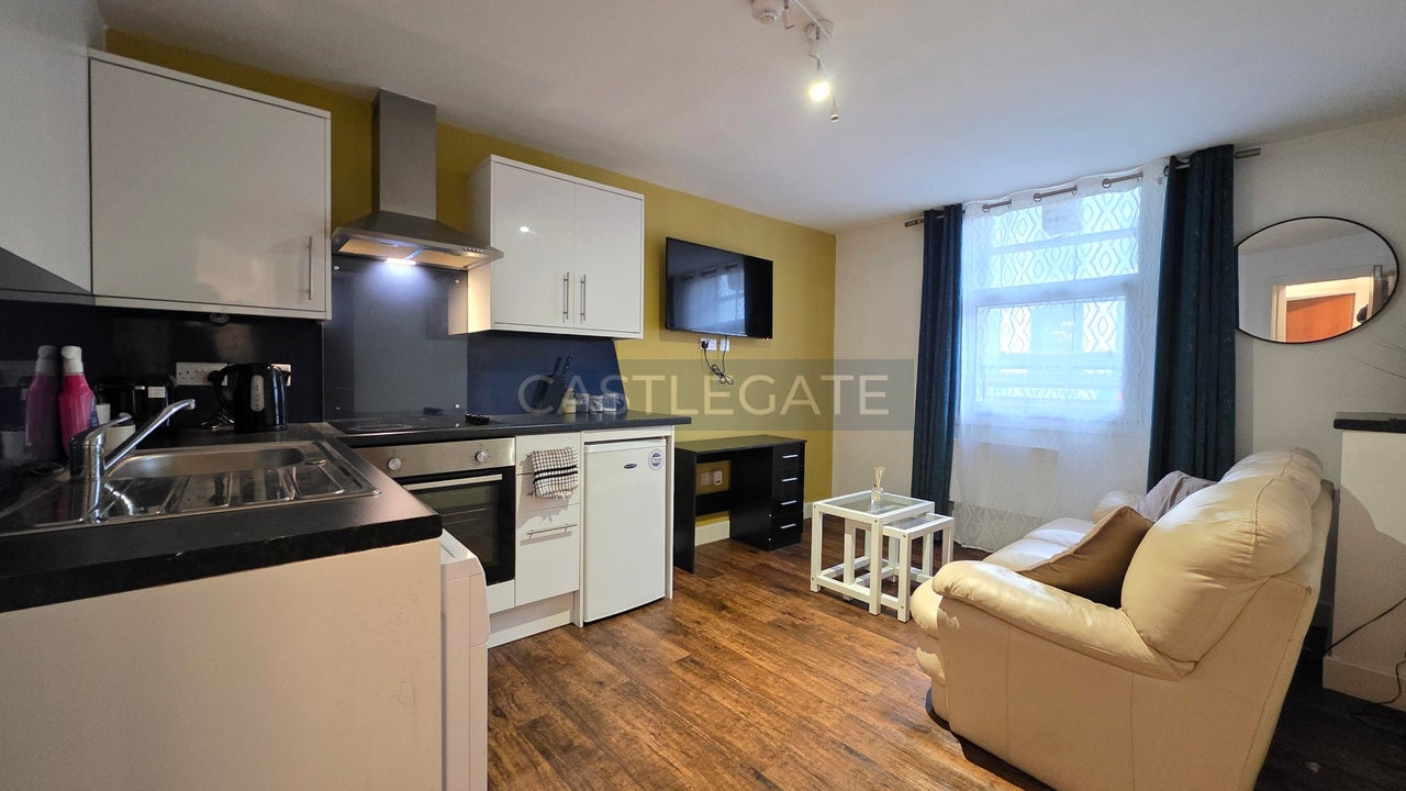 Flat New Street in Kirklees