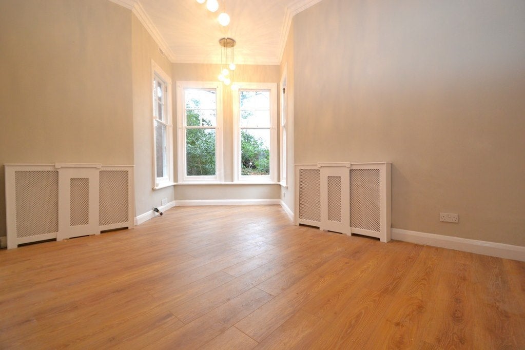 Flat Langley Avenue in Greater London