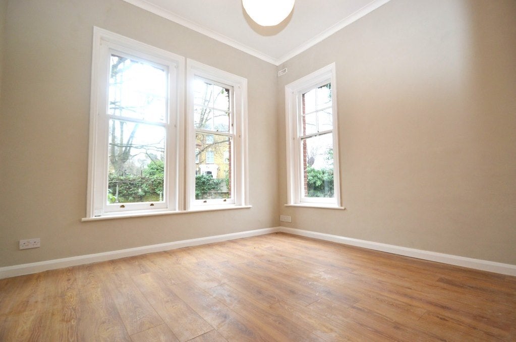Flat Langley Avenue in Greater London