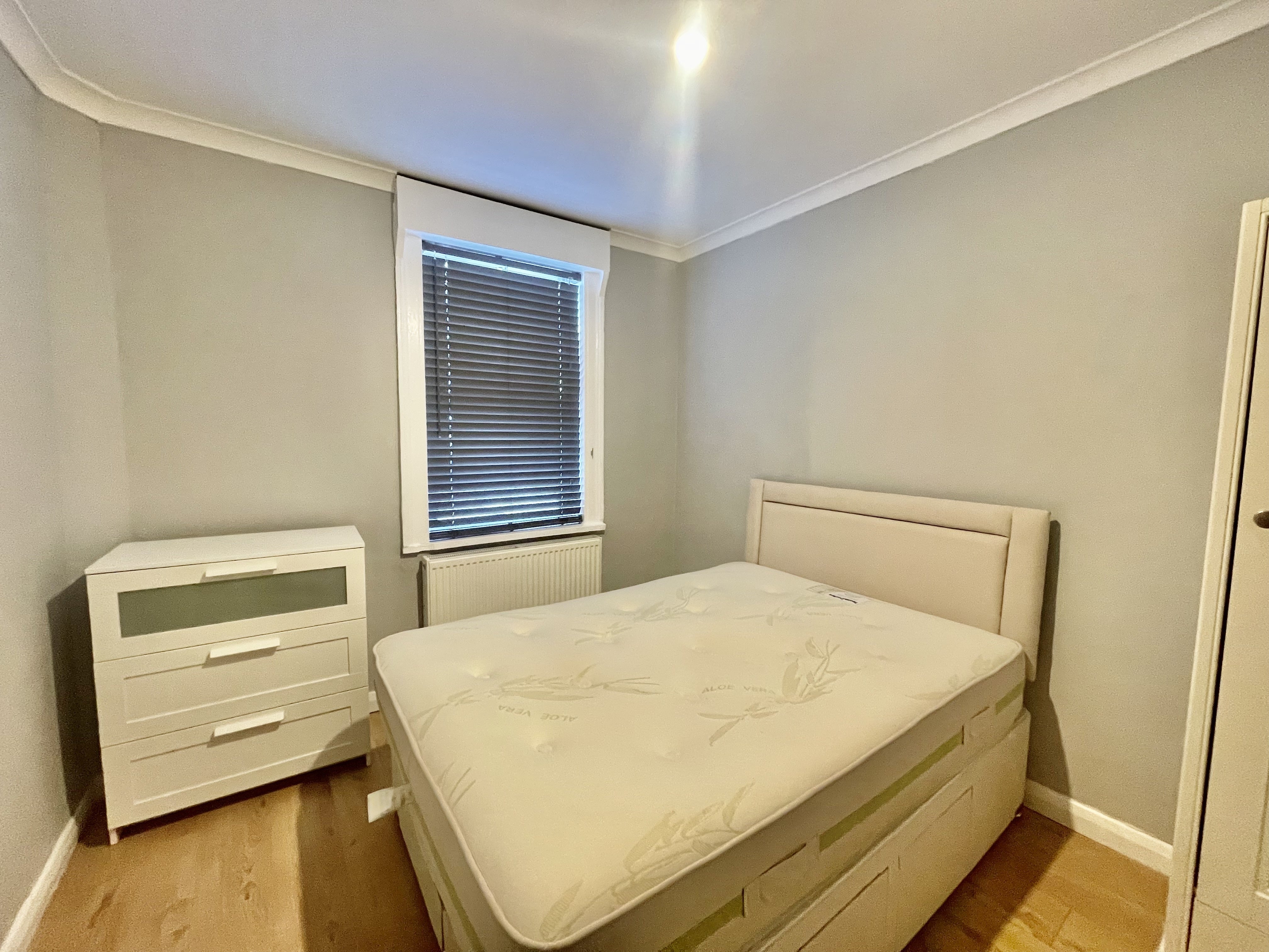 Room Brookhill Road in Greater London