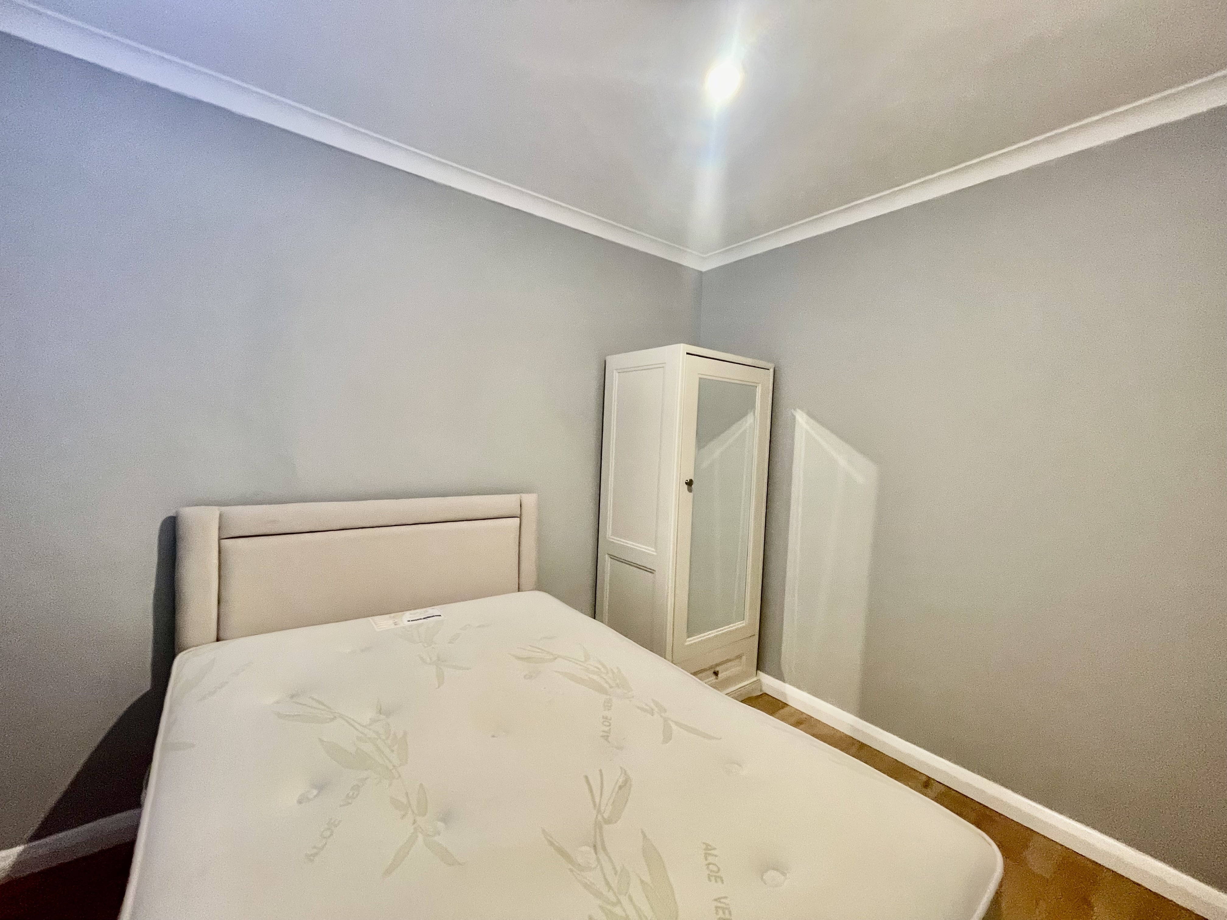Room Brookhill Road in Greater London