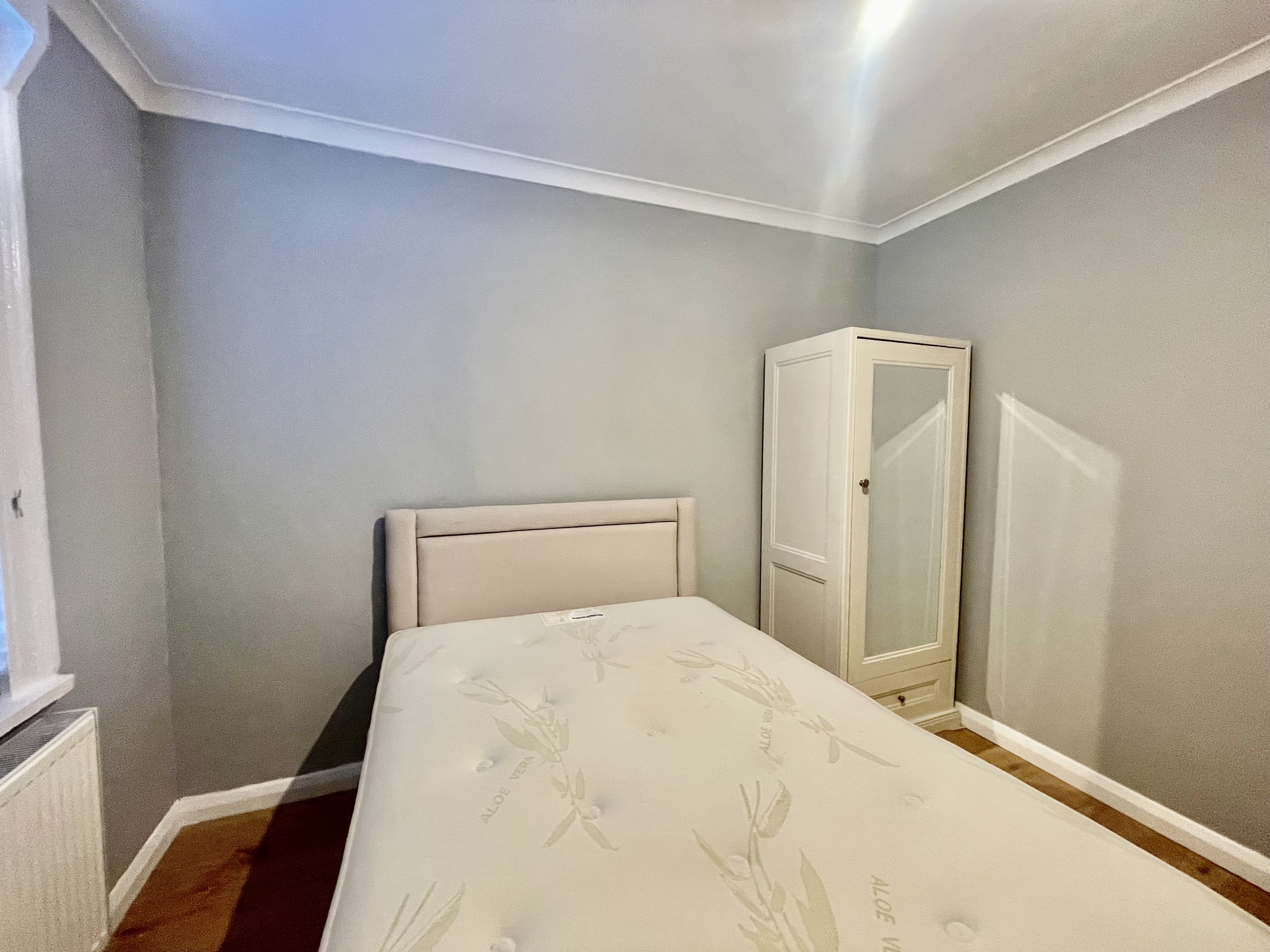 Room Brookhill Road in Greater London
