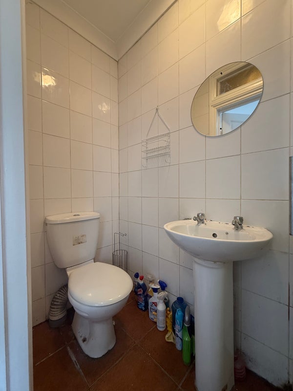 Room Dunedin Road in Greater London