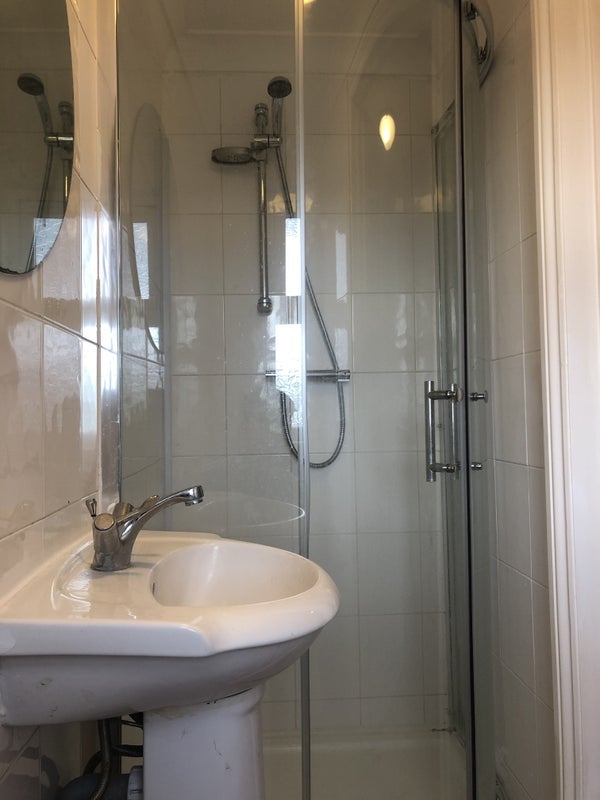 Room Dunedin Road in Greater London