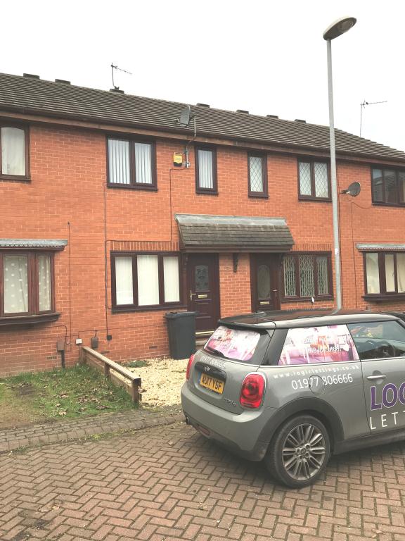 House Sandlewood Close in Leeds
