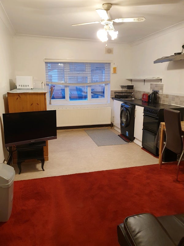 Room Romford Road in Greater London