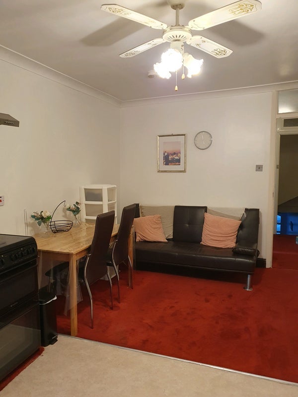 Room Romford Road in Greater London