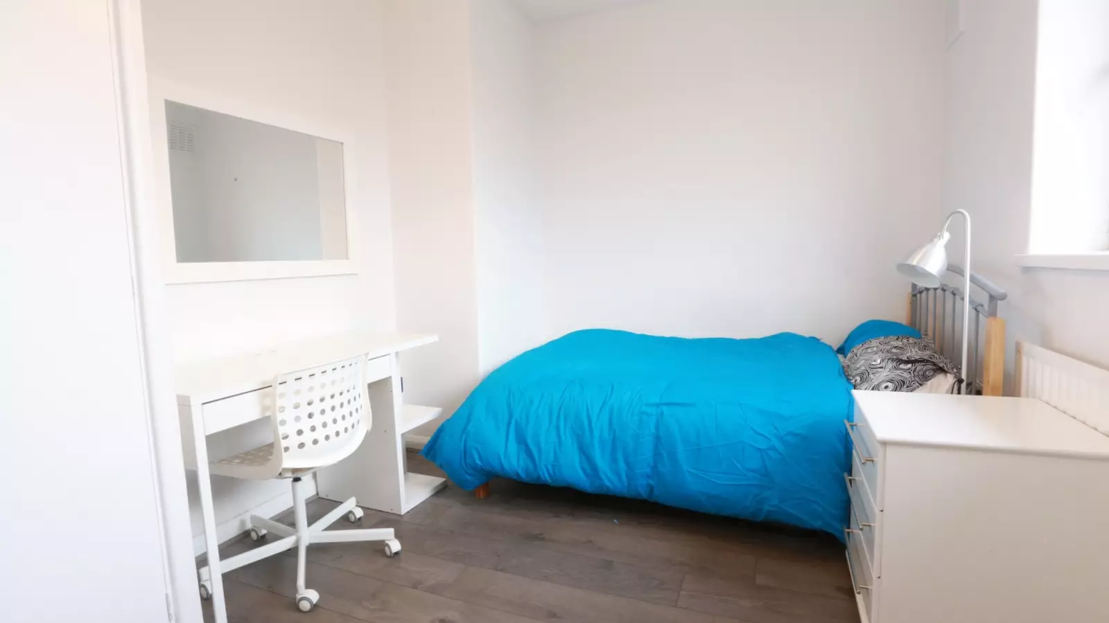 Room Pomeroy Street in Greater London