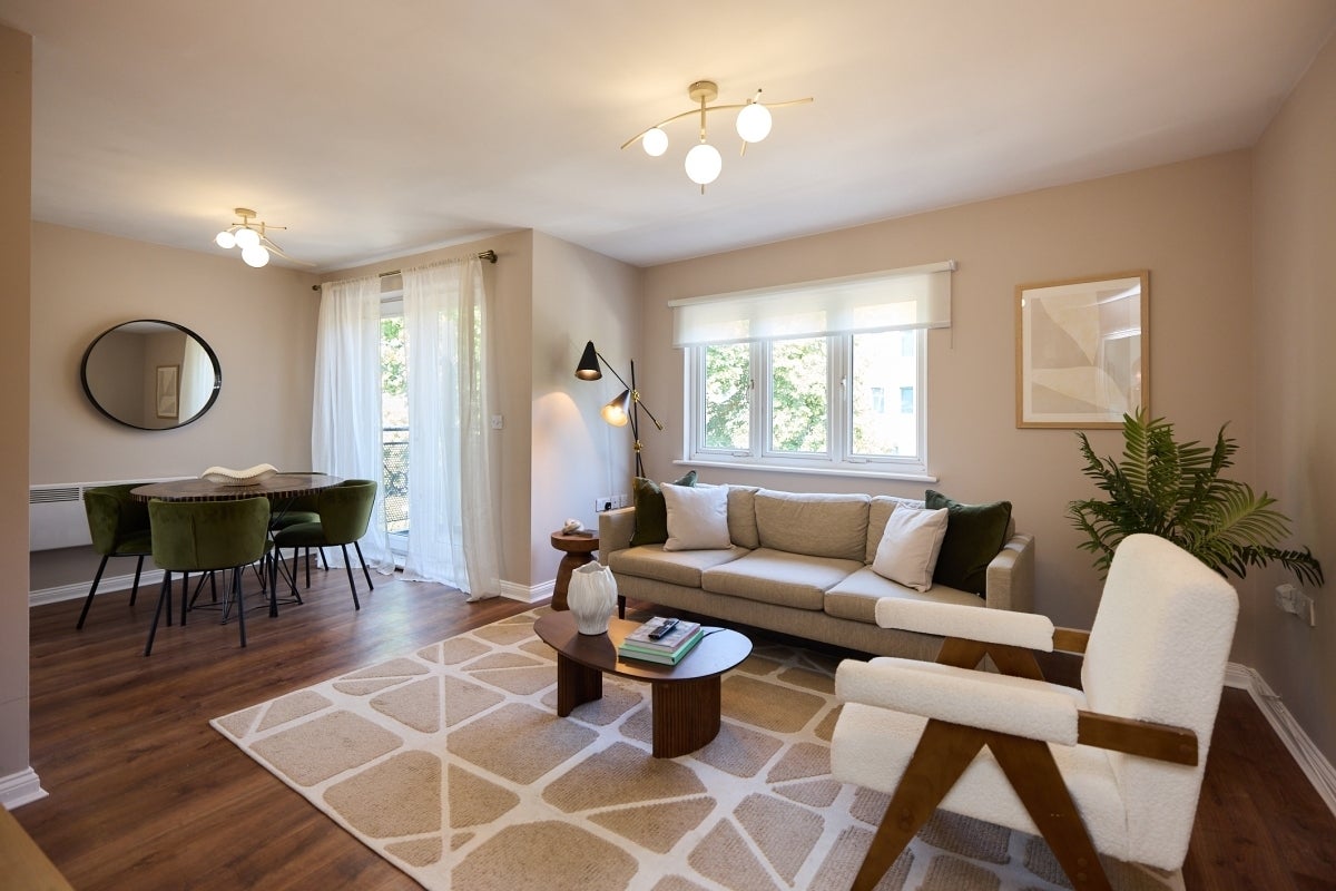 Flat Mellish Street in Greater London