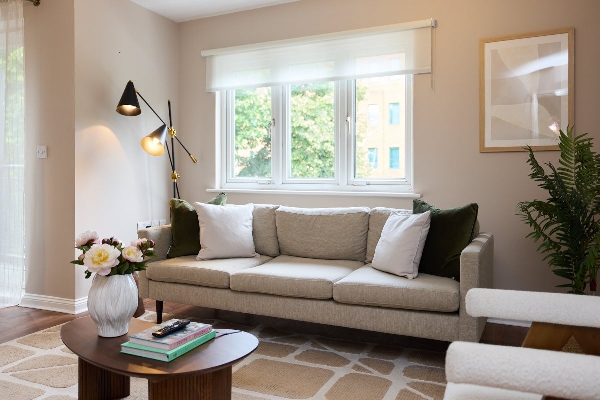 Flat Mellish Street in Greater London