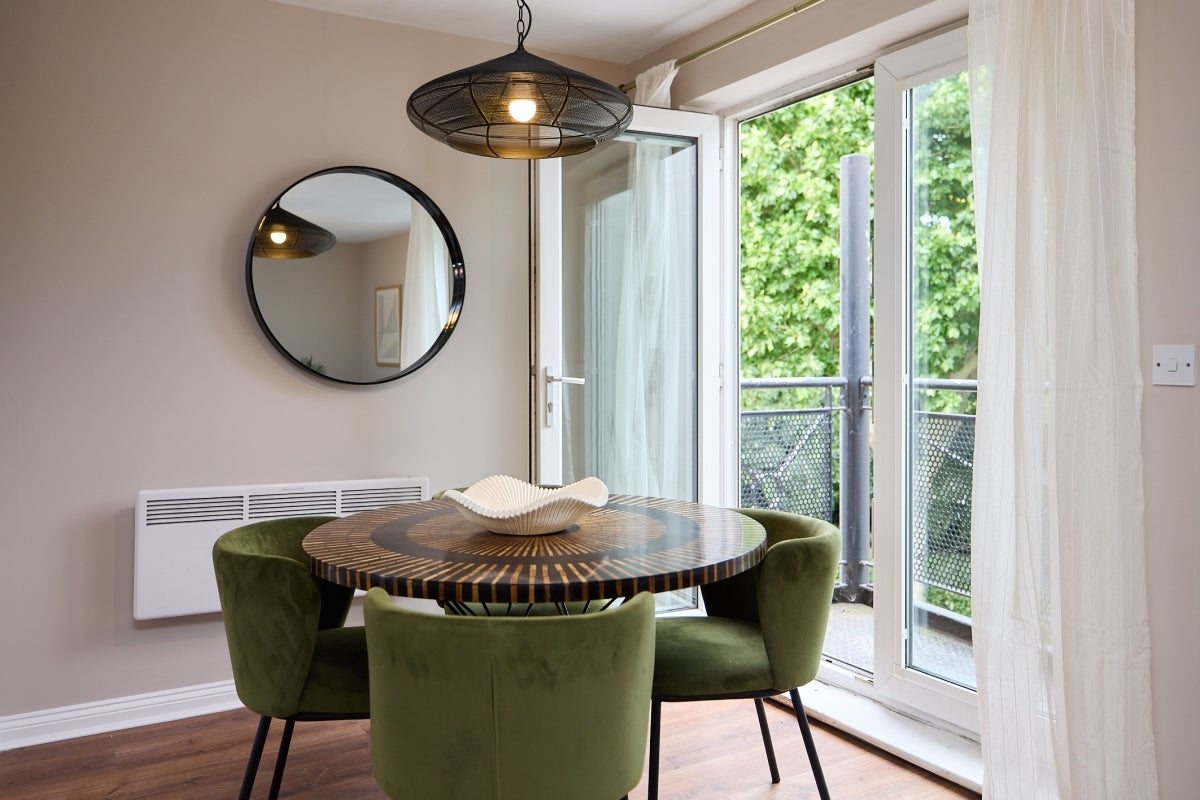 Flat Mellish Street in Greater London