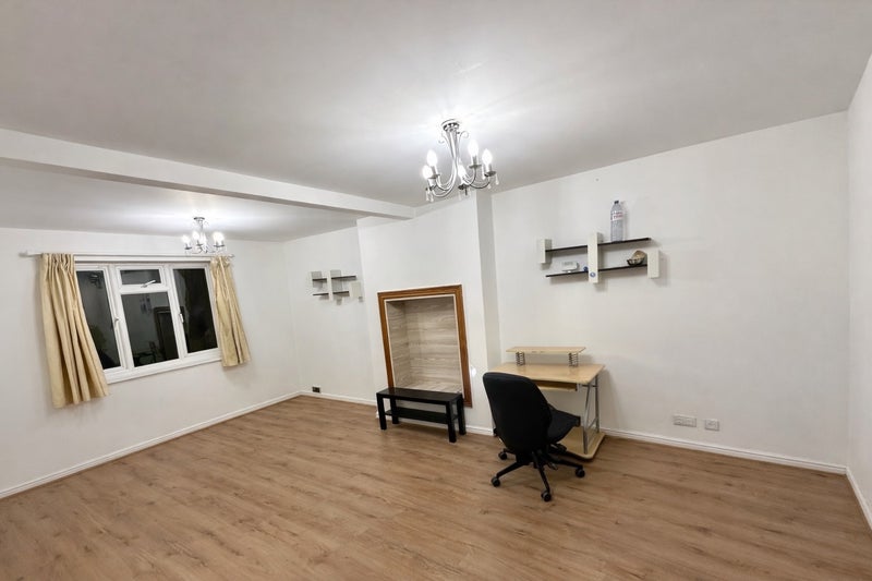 House Long Walk in Greater London
